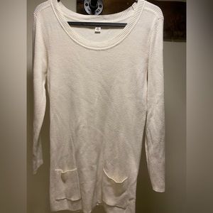 Banana Republic cream long sweater with two from pockets